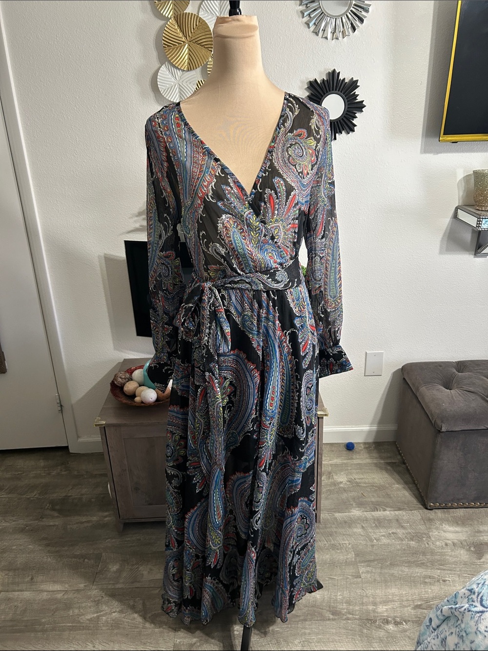 ❤️ Black Paisley Wrap Maxi Dress with Long Sleeves and Self-Tie Waist